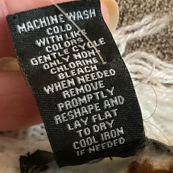 Rue 21: Small white and garnet strips sweater, with string fringe all around. - Picture 3 of 5